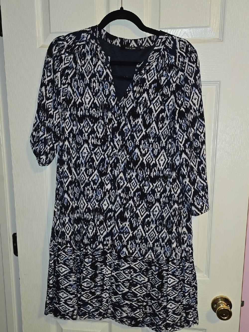 Doe & Rae Navy & White Patterned Neckline Top